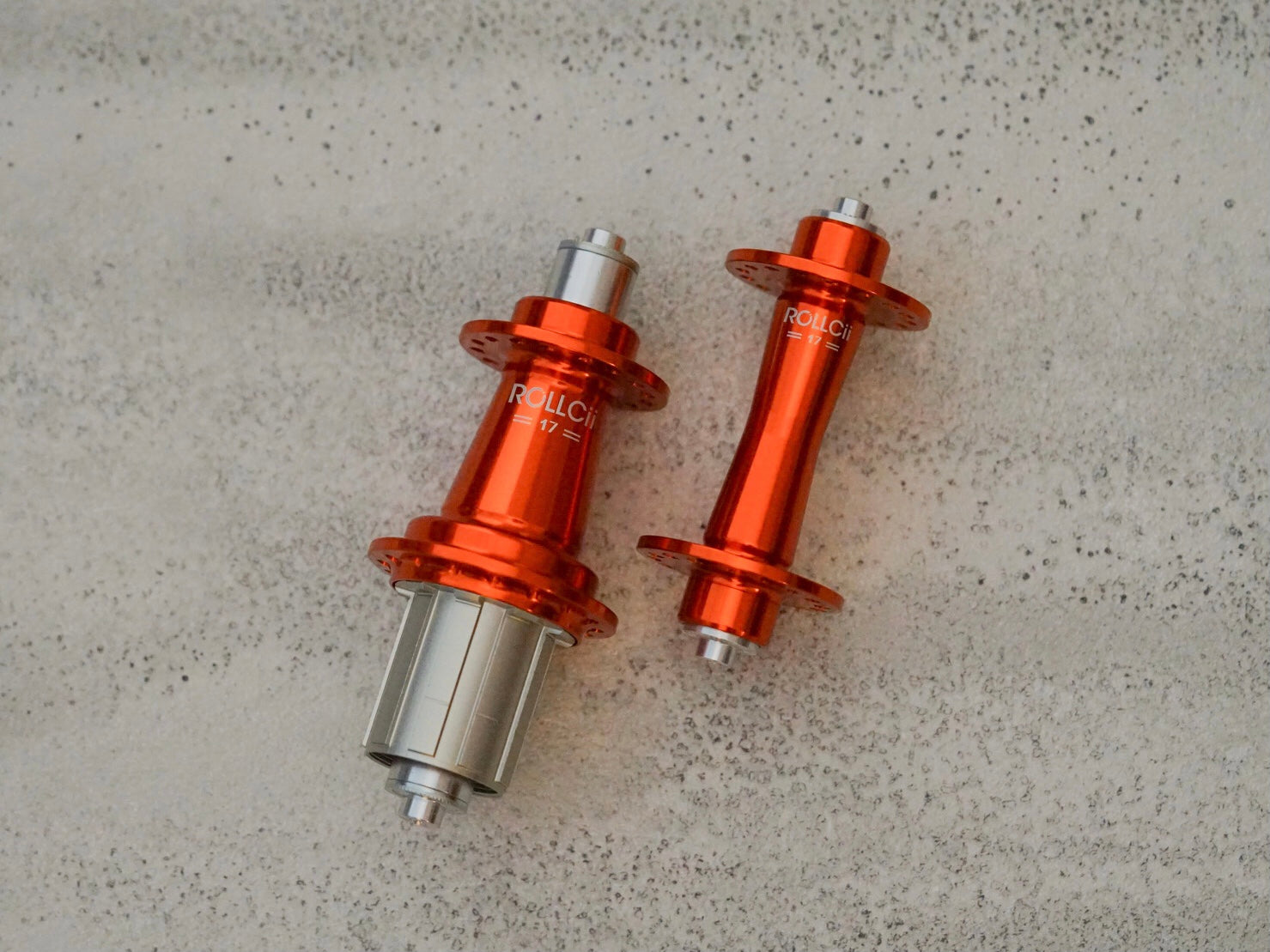 ROLLCii RC17 Rim Brake 32Hole Front Hub, view 3