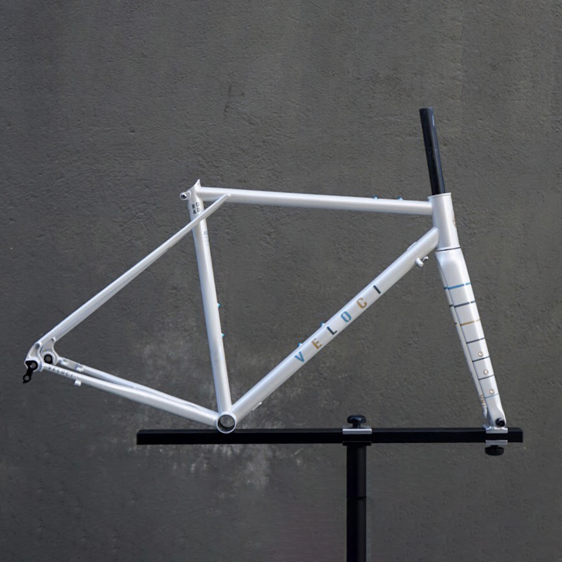 VELOCI Road Plus Chromoly Steel Frame Set, road bike disc enduro, primary view